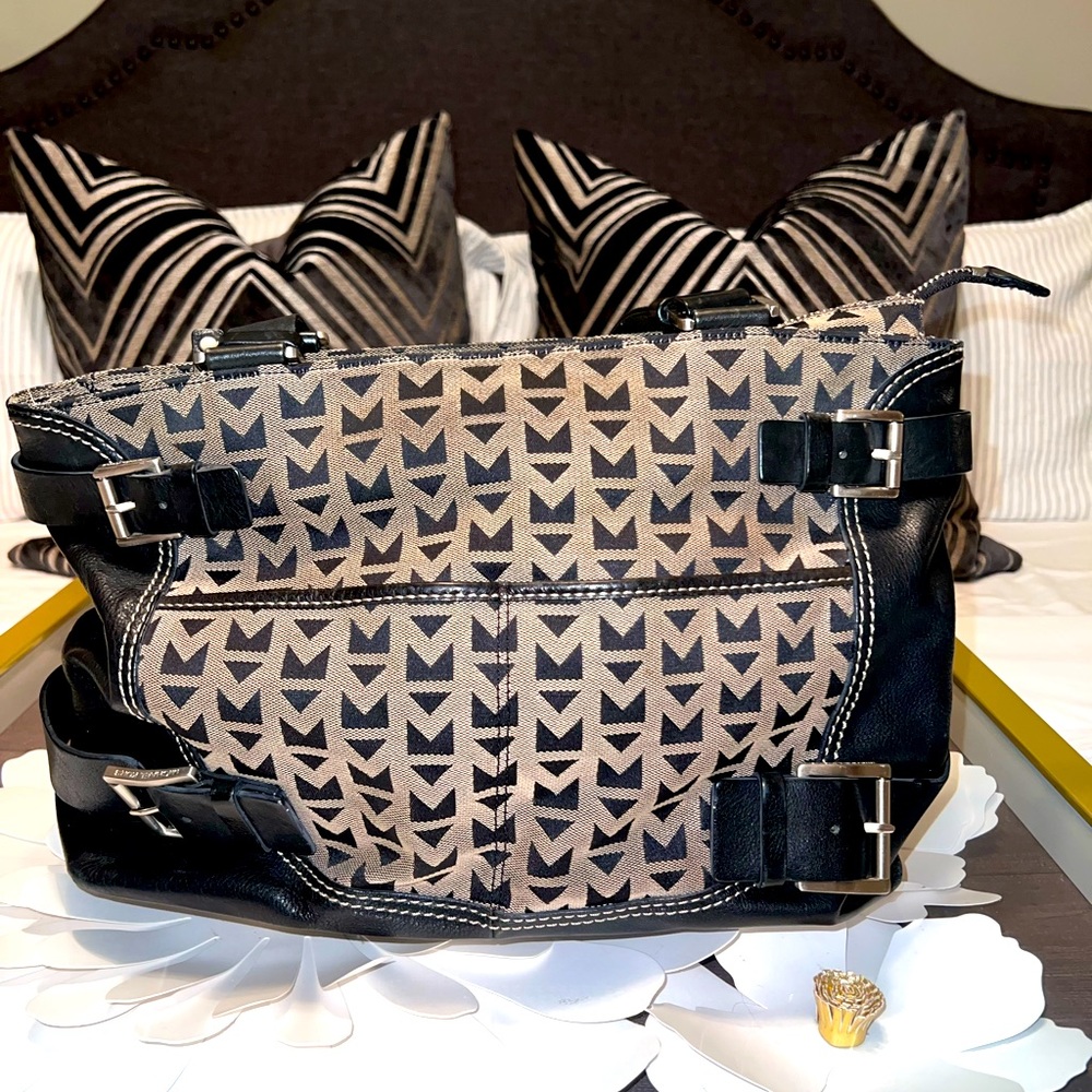 MICHAEL KORS: Signature Black/Cream Tote purse